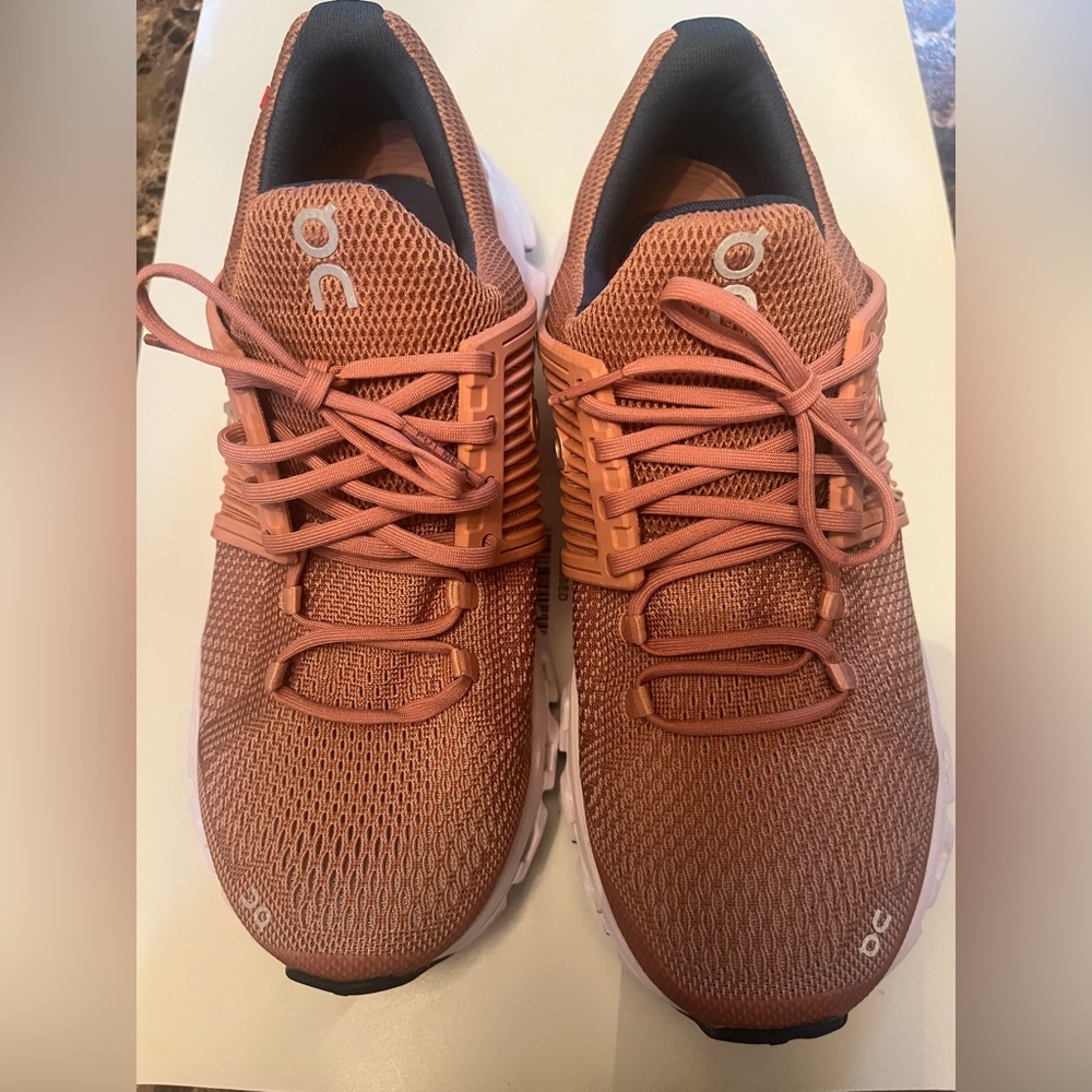 On Cloud Cloudtec Helion Women's W7 Swiss
Engineering Speedboard Running Shoe